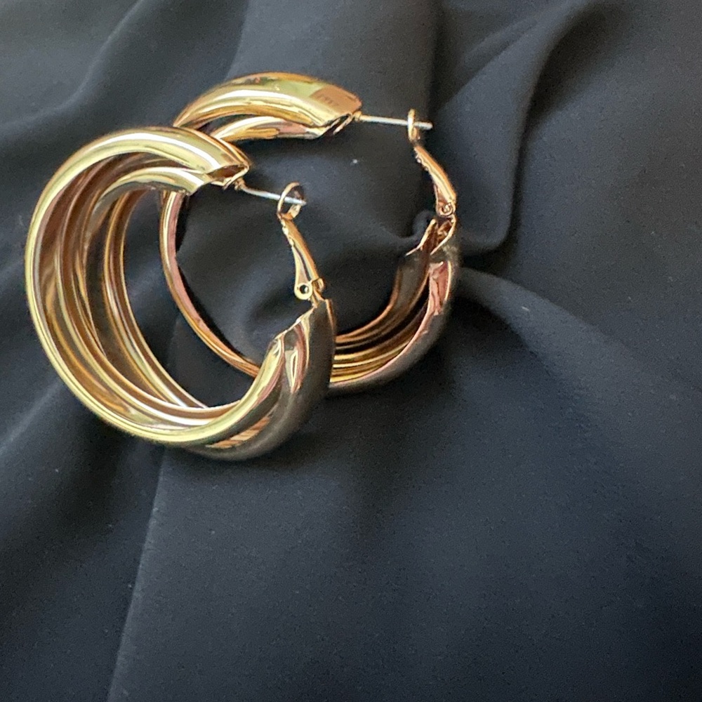 Fashion earrings, large hoops. - Picture 4 of 9
